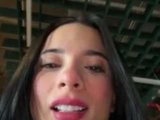 Live cam show with Kira Lopez