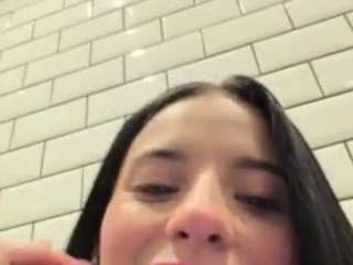 Live cam show with Kira Lopez