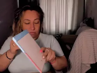 Foxxy-Lady's Live Sex Cam Show