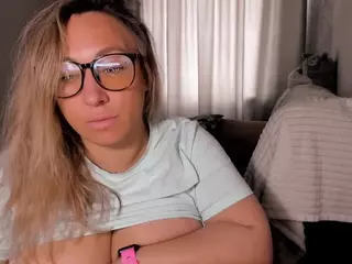 Foxxy-Lady's Live Sex Cam Show