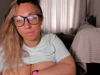 Foxxy-Lady's Live Sex Cam Show