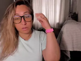 Foxxy-Lady's Live Sex Cam Show