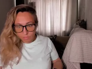 Foxxy-Lady's Live Sex Cam Show