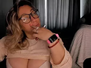 Foxxy-Lady's Live Sex Cam Show