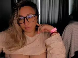 Foxxy-Lady's Live Sex Cam Show