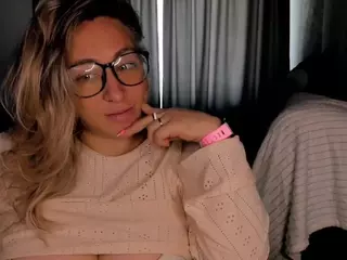 Foxxy-Lady's Live Sex Cam Show