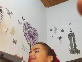 little-lucyx's Live Sex Cam Show