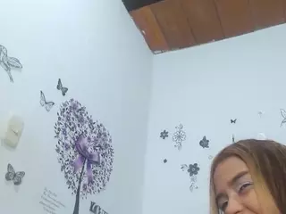 little-lucyx's Live Sex Cam Show