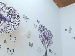 little-lucyx's Live Sex Cam Show