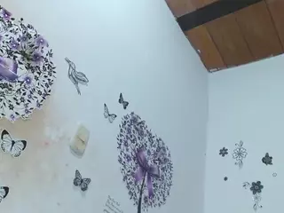 little-lucyx's Live Sex Cam Show