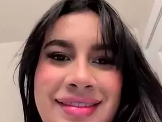 Aliii's Live Sex Cam Show