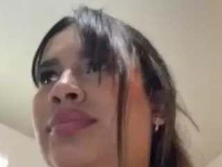 Aliii's Live Sex Cam Show