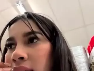 Aliii's Live Sex Cam Show