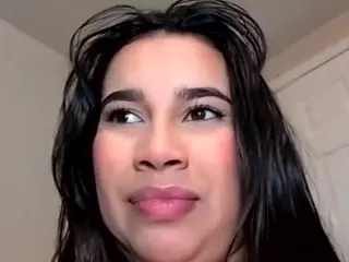 Aliii's Live Sex Cam Show