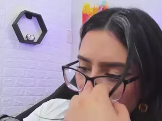 I S S A's Live Sex Cam Show