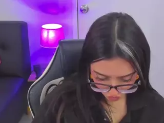 I S S A's Live Sex Cam Show