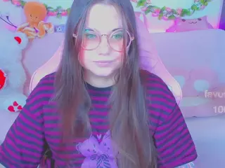 lolisuccub's Live Sex Cam Show