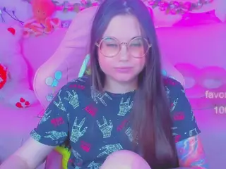 lolisuccub's Live Sex Cam Show