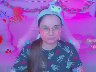 lolisuccub's Live Sex Cam Show