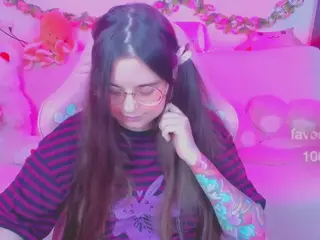 lolisuccub's Live Sex Cam Show