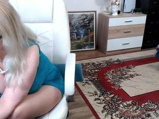 Live cam show with EllyBoobs