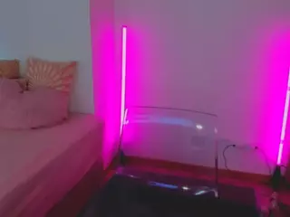 yulli-1's Live Sex Cam Show