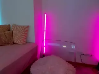 yulli-1's Live Sex Cam Show