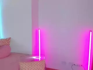 yulli-1's Live Sex Cam Show