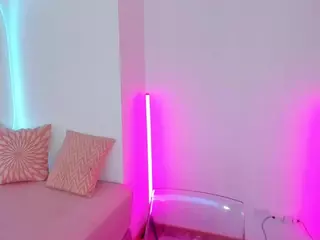 yulli-1's Live Sex Cam Show