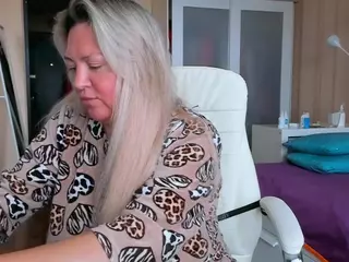 SquirtySexyMilf's Live Sex Cam Show