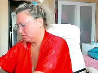 SquirtySexyMilf's Live Sex Cam Show