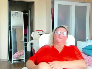 SquirtySexyMilf's Live Sex Cam Show