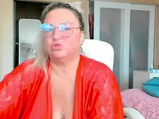 SquirtySexyMilf's Live Sex Cam Show
