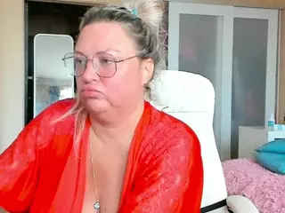 SquirtySexyMilf's Live Sex Cam Show