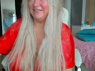 SquirtySexyMilf's Live Sex Cam Show