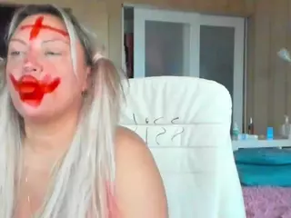 SquirtySexyMilf's Live Sex Cam Show