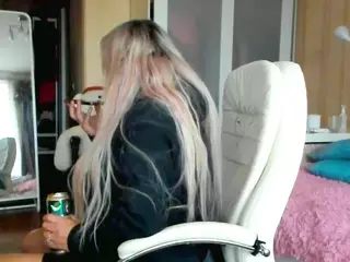 SquirtySexyMilf's Live Sex Cam Show