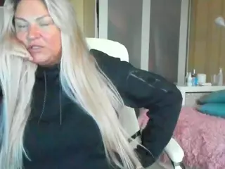 SquirtySexyMilf's Live Sex Cam Show