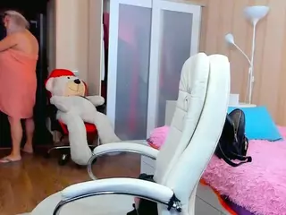 SquirtySexyMilf's Live Sex Cam Show