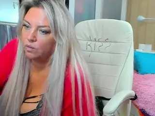 SquirtySexyMilf's Live Sex Cam Show