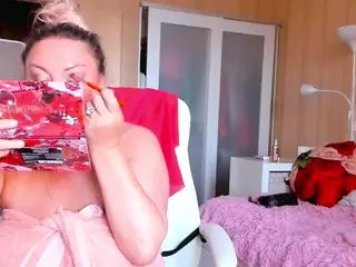SquirtySexyMilf's Live Sex Cam Show