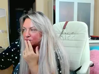 SquirtySexyMilf's Live Sex Cam Show