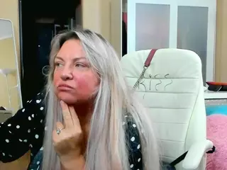 SquirtySexyMilf's Live Sex Cam Show