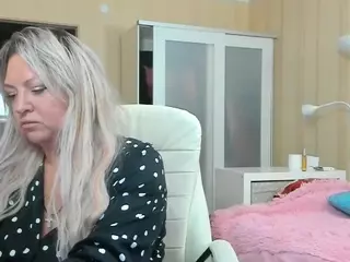 SquirtySexyMilf's Live Sex Cam Show