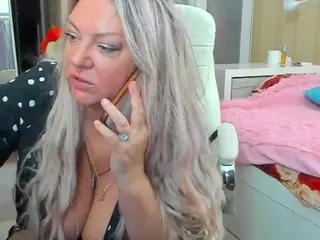 SquirtySexyMilf's Live Sex Cam Show