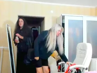 SquirtySexyMilf's Live Sex Cam Show