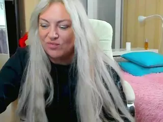 SquirtySexyMilf's Live Sex Cam Show