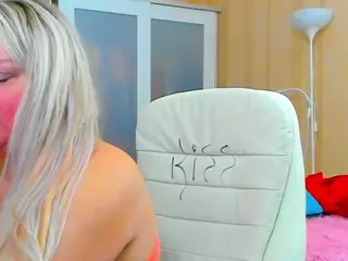 SquirtySexyMilf's Live Sex Cam Show