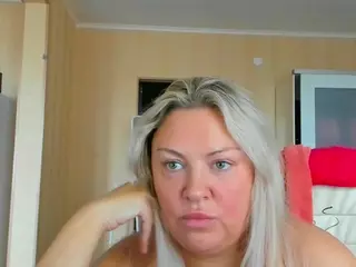 SquirtySexyMilf's Live Sex Cam Show