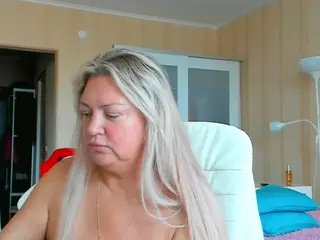 SquirtySexyMilf's Live Sex Cam Show